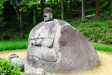 万治の石仏の写真